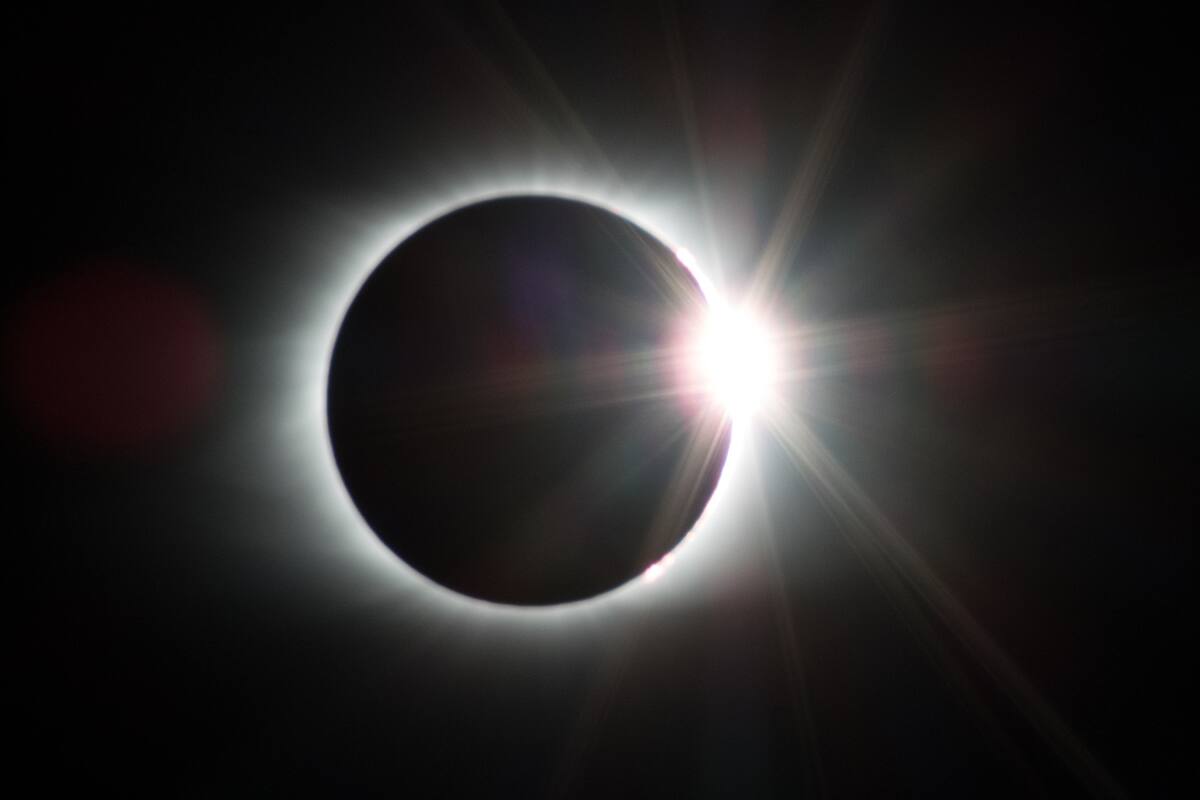 Eclipse total de Sol: cómo ver el fenómeno del 14 de diciembre sin dañarte los ojos
