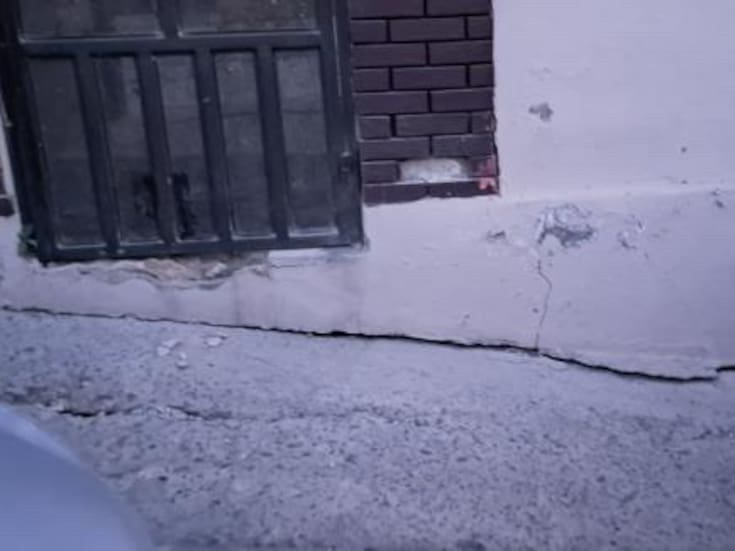 Preocupa a vecinos avance de deslizamiento en la calle Eridano