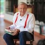 AMLO descarta regresar a la política salvo ante un golpe de Estado o una intervención extranjera, respalda a Claudia Sheinbaum desde su retiro y pide a Morena evitar disputas por candidaturas rumbo a 2027