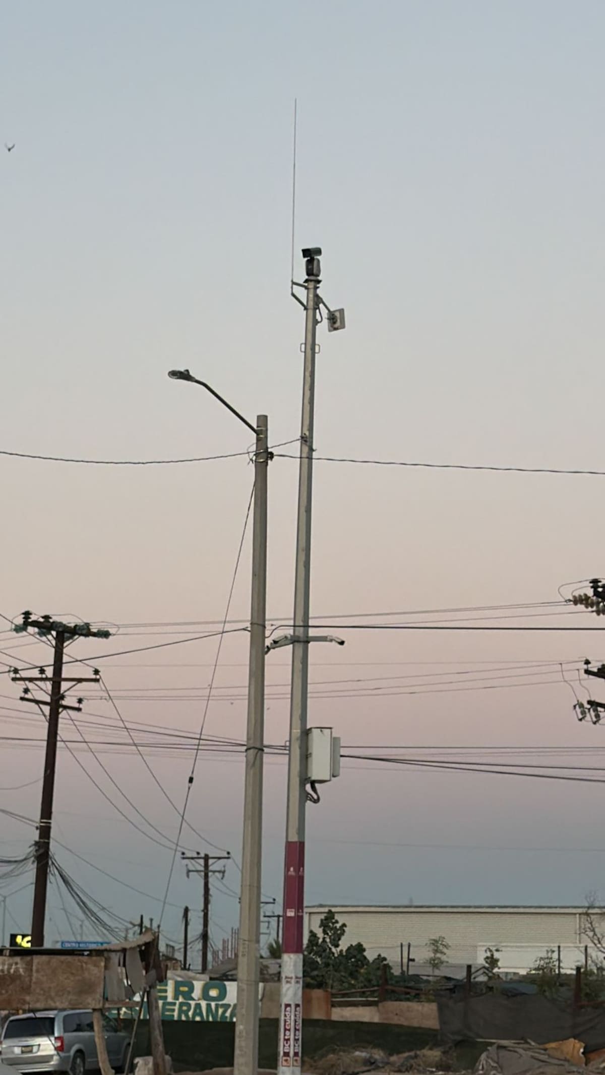 Familiares y autoridades realizan labores para localizar a Sergio Nemesio Ruiz Ayala, de 31 años, visto por última vez mientras trabajaba. Foto: Cortesía