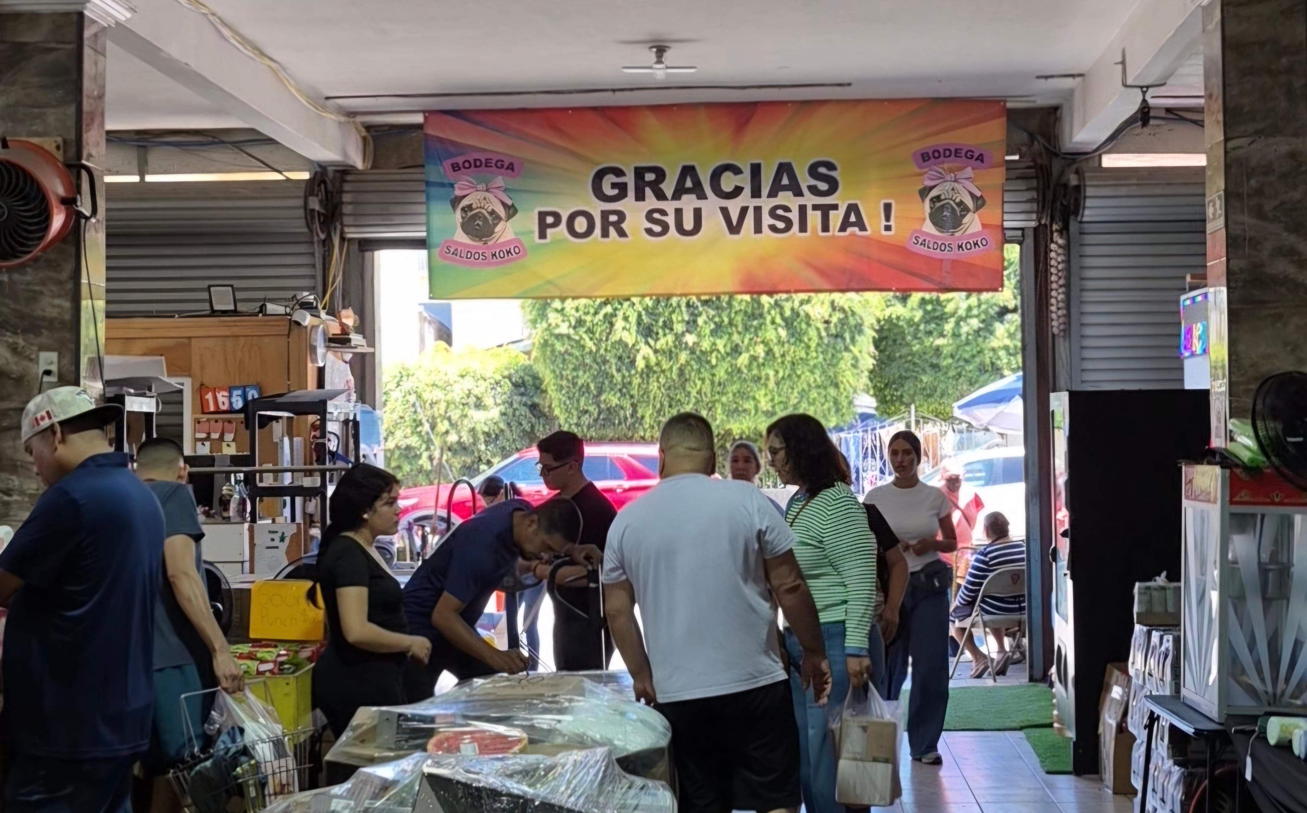 La propietaria de Saldos Koko señaló que su principal molestia fue la participación de un menor durante el robo registrado en el establecimiento. Foto: Michelle Castillo.