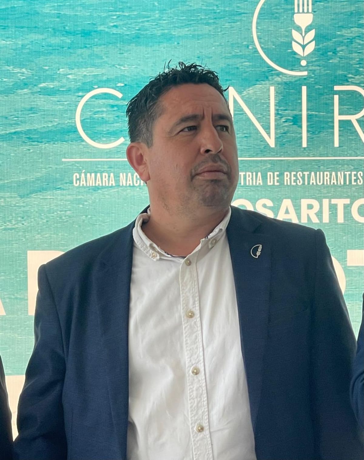 Octavio Machado Sánchez rindió protesta como presidente de Canirac Rosarito para un último periodo de tres años, en el que busca fortalecer el sector gastronómico. Foto: Carmen Gutierrez