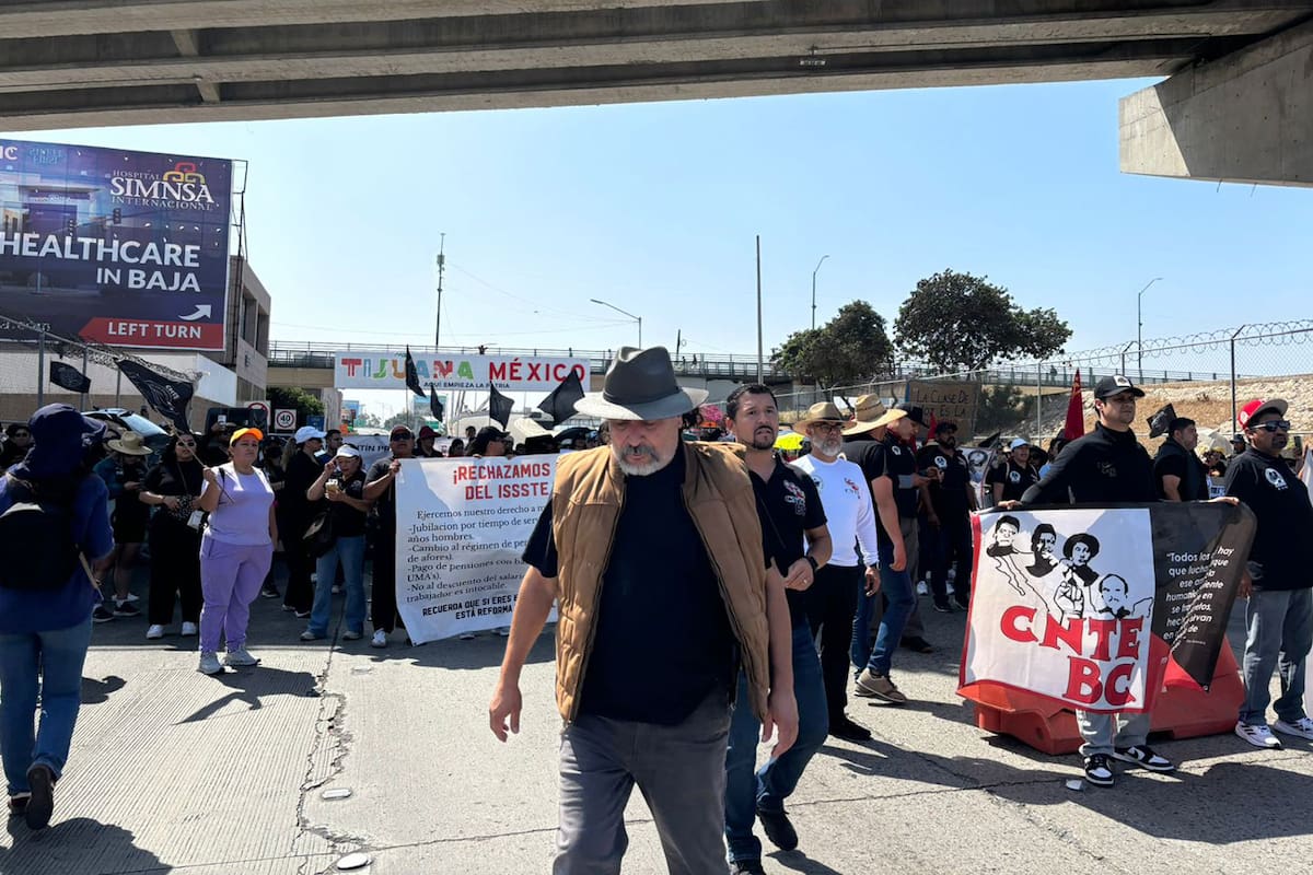 Cierra CNTE garita El Chaparral