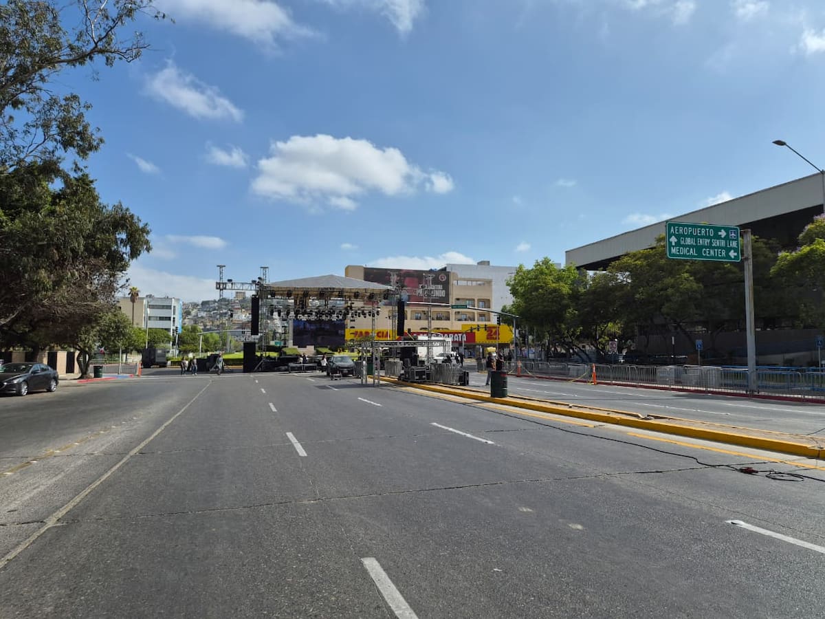 La avenida Independencia permanece cerrada previo al Grito de Independencia en Tijuana. Foto: Michelle Castillo