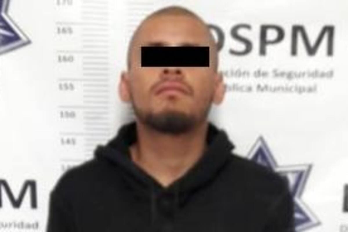 Le roban bicicleta con arma de utilería