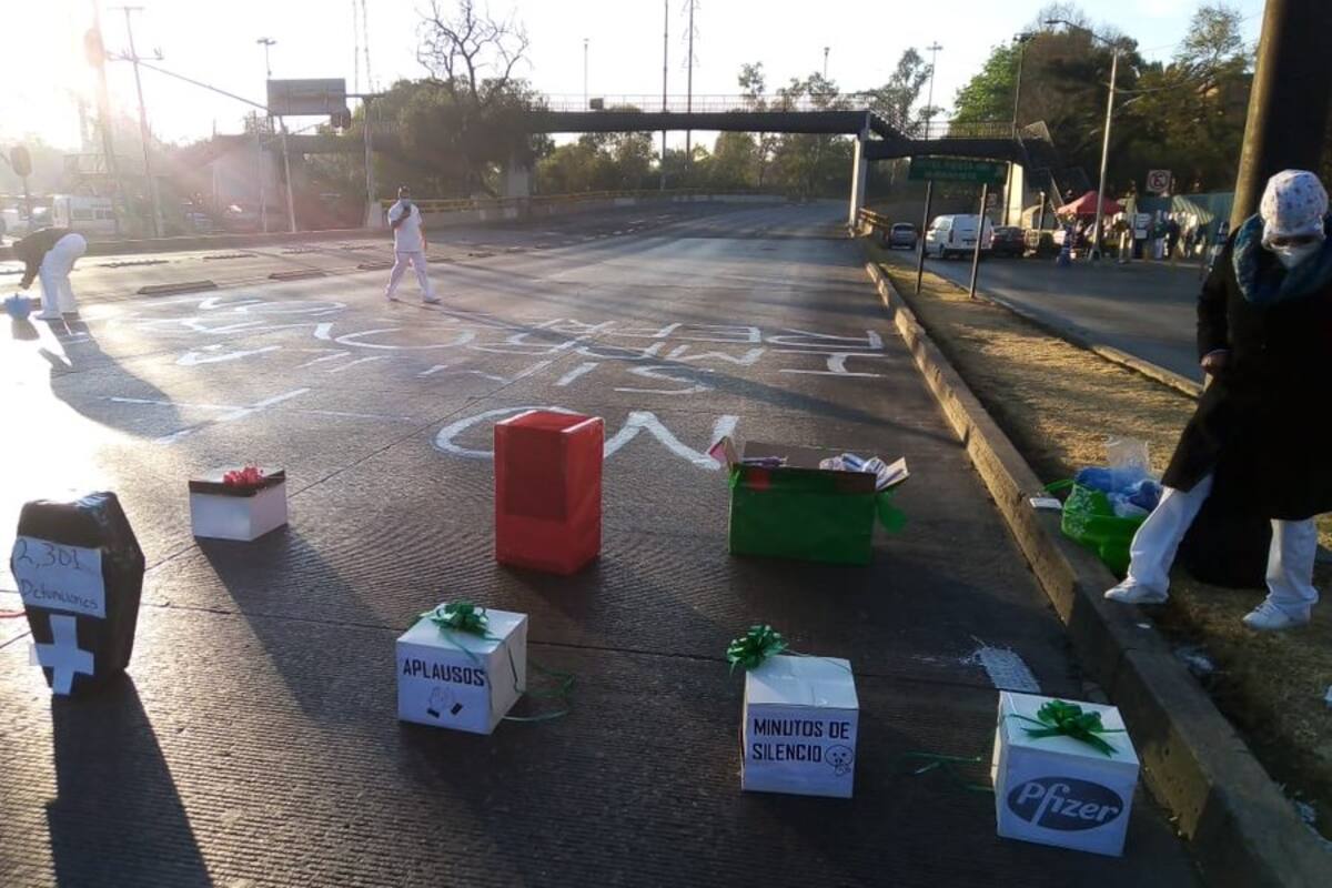 Protestan médicos del IMSS por las vacunas Covid-19
