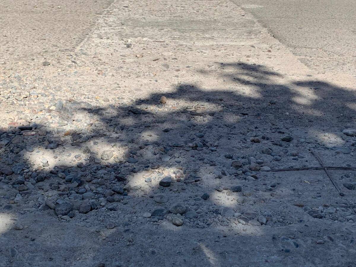 Hace alrededor de un año el ayuntamiento realizó diversas reparaciones a la red de drenaje, dejando abiertos algunos hoyos.
