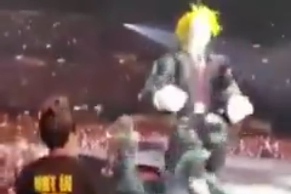 La vez que Guns N’ Roses rompió una piñata gigante de Donald Trump en México y el momento se volvió viral