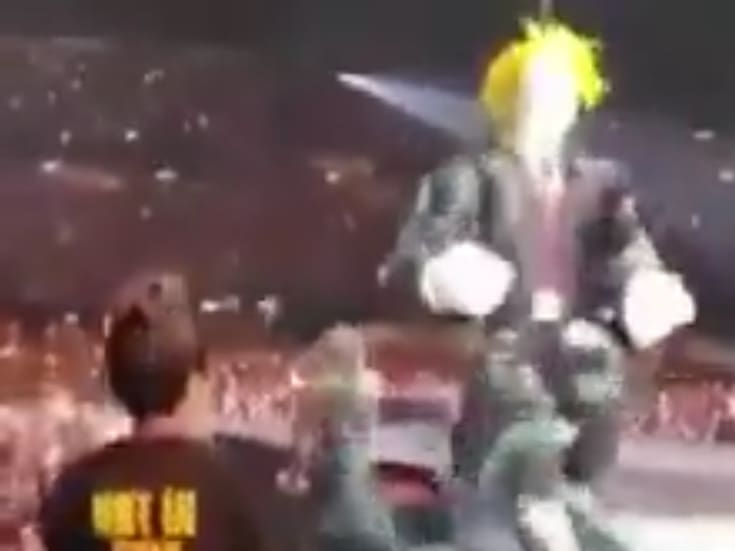 La vez que Guns N’ Roses rompió una piñata gigante de Donald Trump en México y el momento se volvió viral