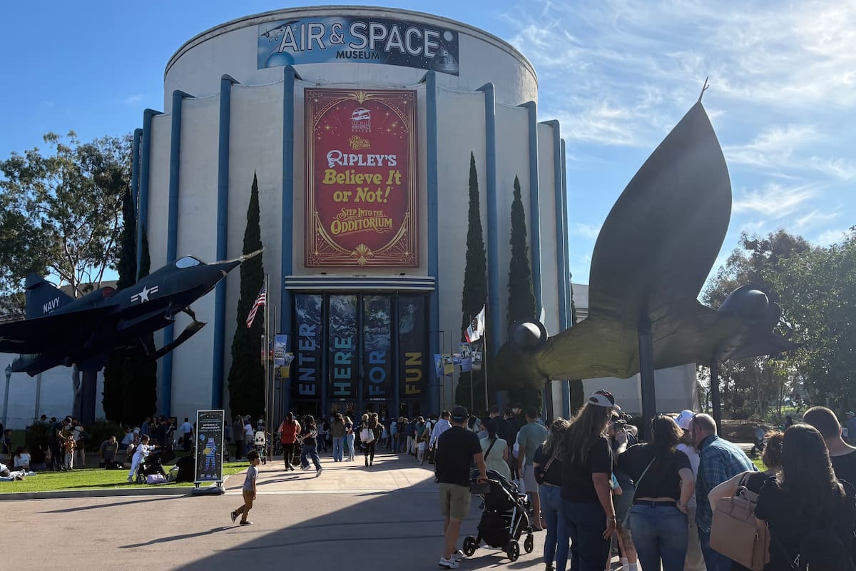 Con gran fiesta celebran regreso de Artemis II a la Tierra en San Diego