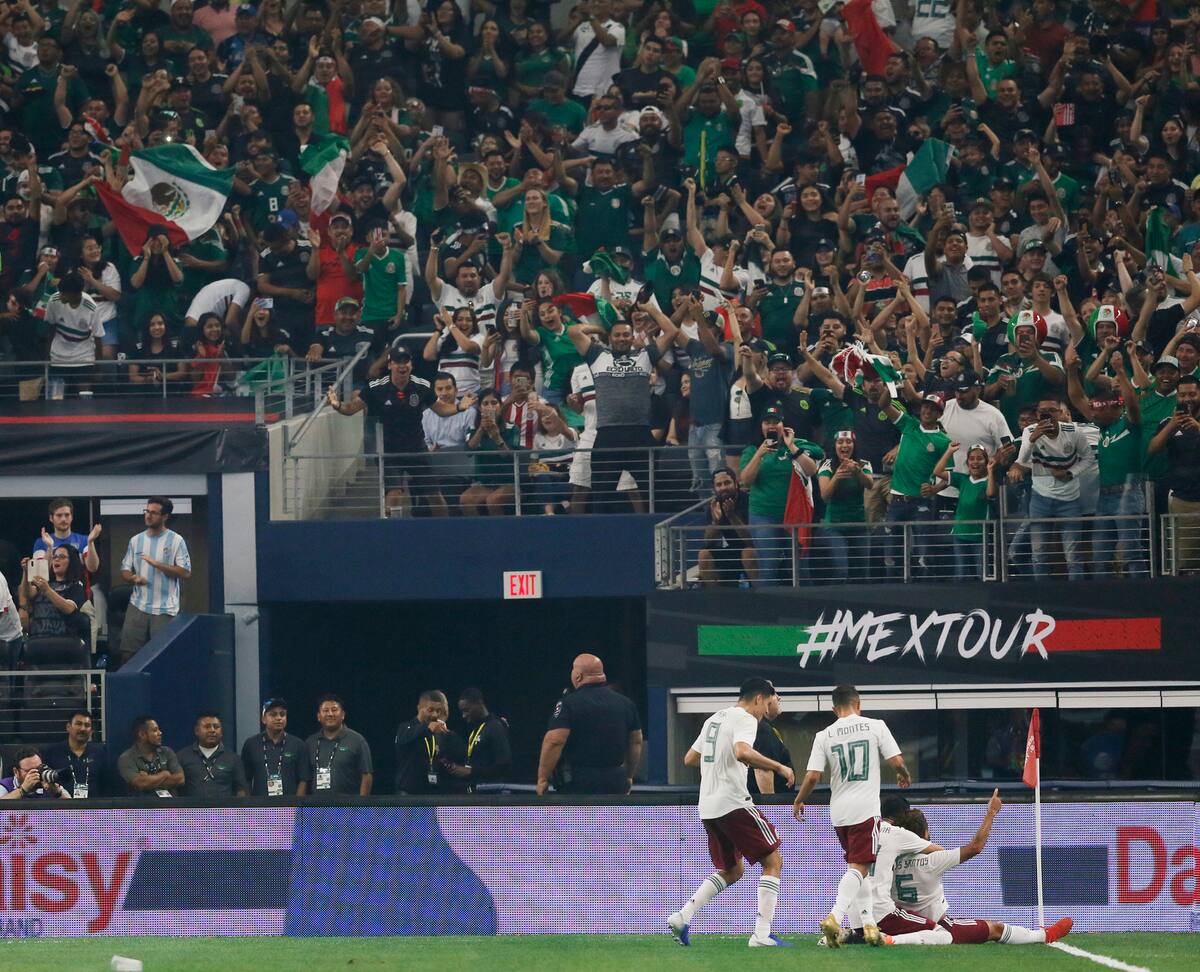 México ante Ecuador en un partido amistoso disputado el domingo 9 de junio de 2019, en Arlington, Texas (AP Foto/Andy Jacobsohn)