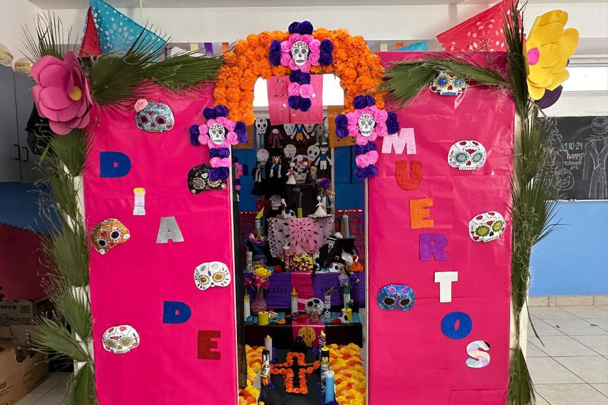 Pacientes del Hospital de Salud Mental realizan altar de muertos
