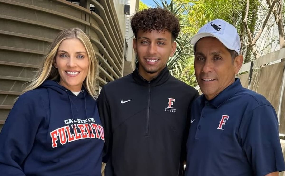 Antonio Campos es acompañado por sus padres, Marcy Raston y Jorge Campos. (Foto: @antonio.campos1)