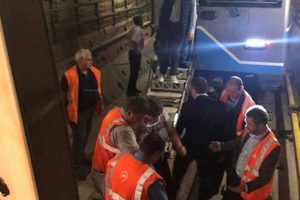 Mil personas quedan atrapadas por horas en metro de Moscú
