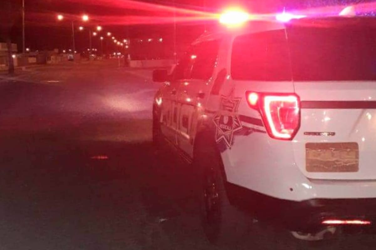 Joven de 19 años muere tras choque contra montículo de tierra; conductor fue detenido