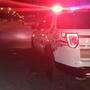 Joven de 19 años muere tras choque contra montículo de tierra; conductor fue detenido