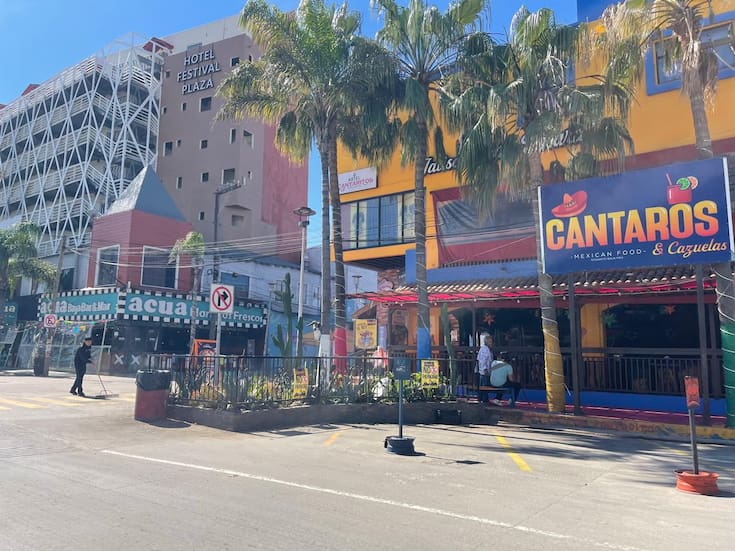 Cancelaciones en hoteles de Rosarito tras disturbios en Baja California, aunque el sector opera con normalidad