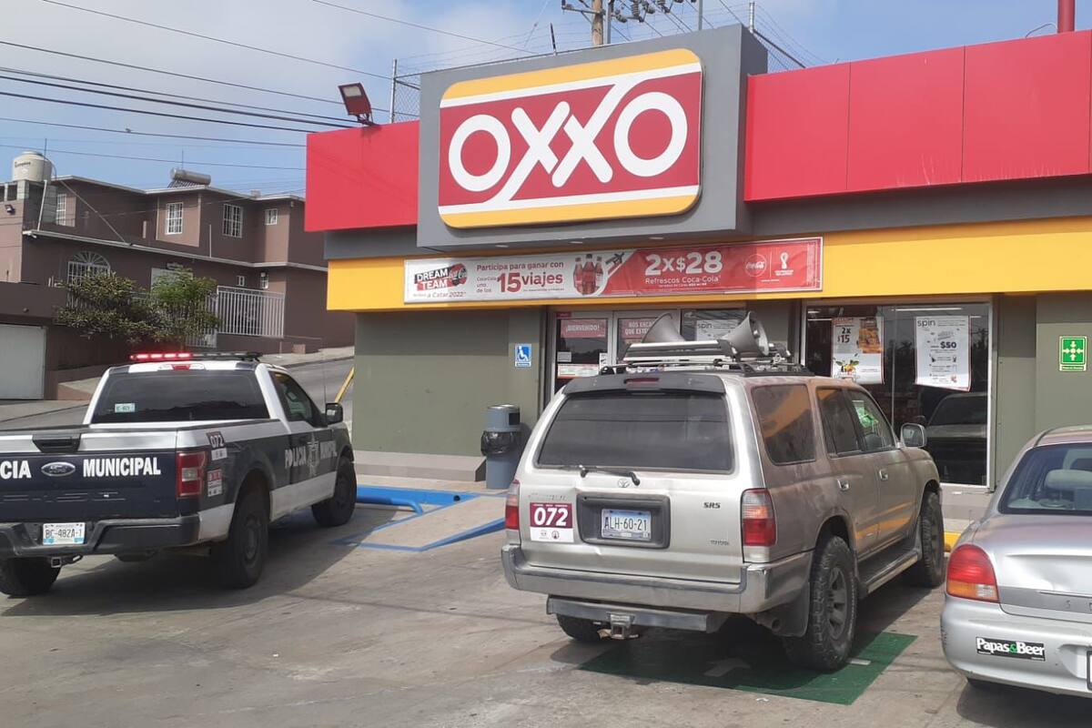 Detienen a dos hombres en caseta de cobro de Playas de Tijuana