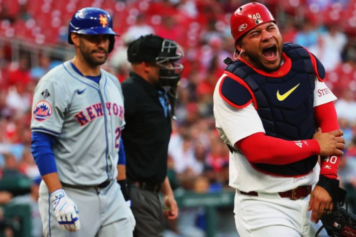 J.D. Martínez fracturó al catcher de los Cardenales con un batazo