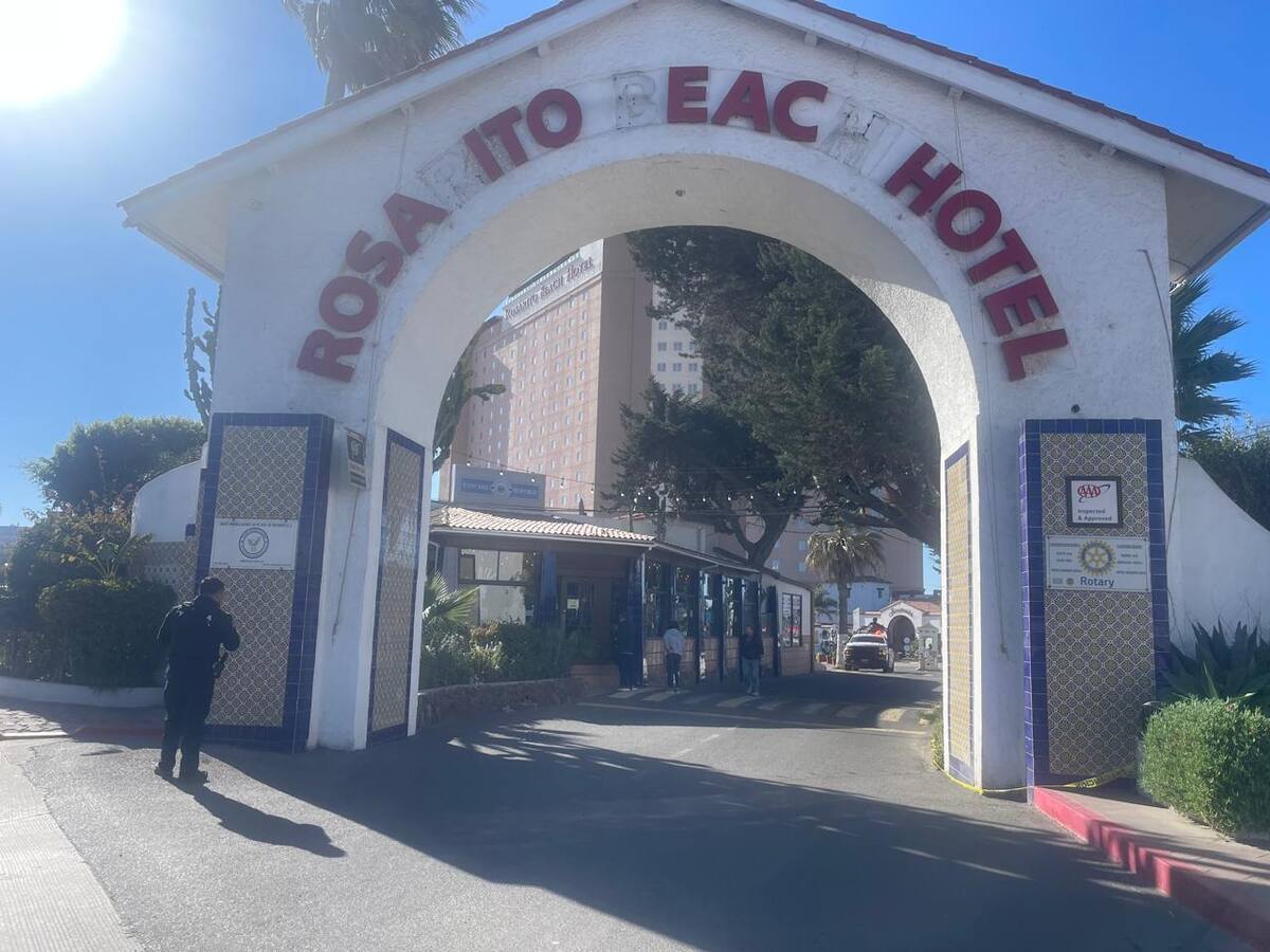La movilización policiaca se registró a las afueras del Hotel Rosarito.