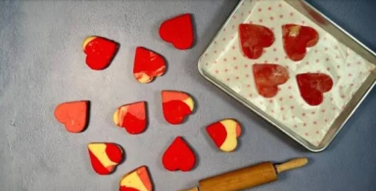Hornea un poco de amor este San Valentín con nuestras galletas de corazón casera. FOTO: Nestlé