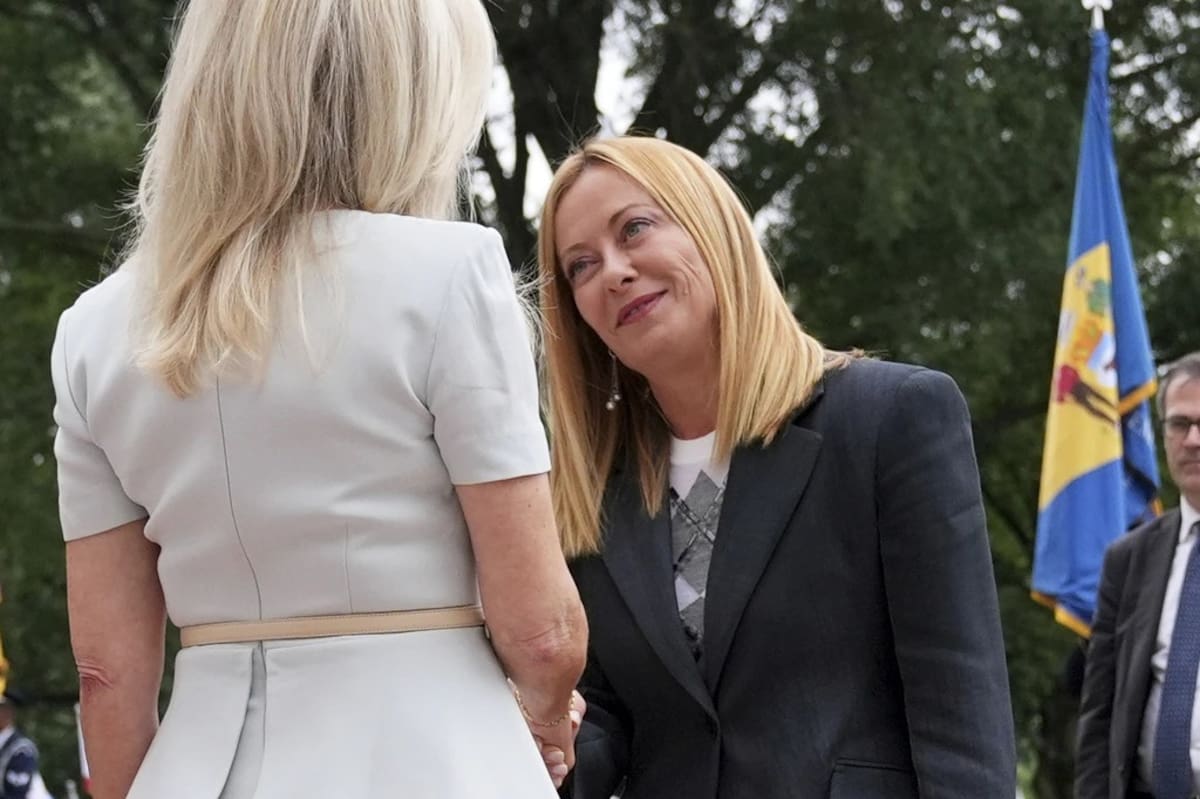Llega la primera ministra de Italia, Giorgia Meloni, a la Casa Blanca. | Crédito: AP
