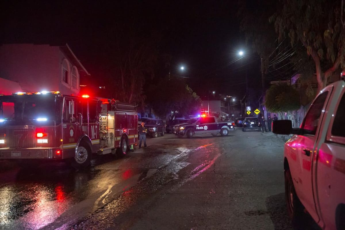 Arrojan bombas molotov a un domicilio