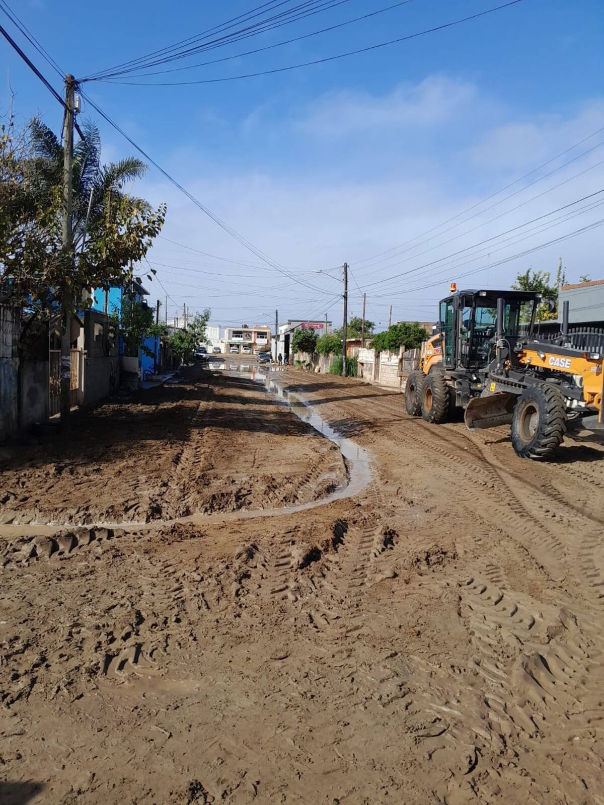 Mejoran vialidades en San Quintín.