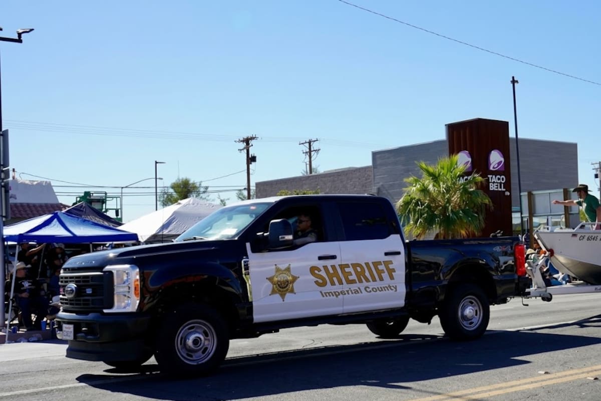Balean a una adolescente en Brawley; sospechoso sigue prófugo