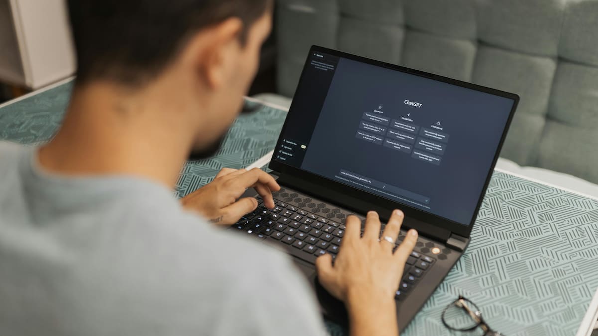 Un estudio de Mount Sinai reveló que los chatbots de inteligencia artificial pueden inventar y difundir información médica falsa como si fuera real/Foto: Canva