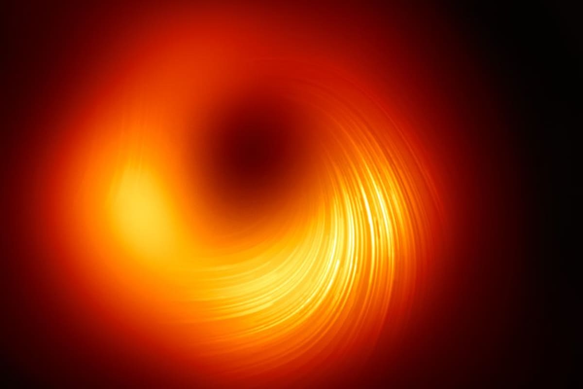 Qué revela la nueva imagen de M87, el agujero negro supermasivo que por primera vez nos mostró cómo son estos monstruos gravitacionales