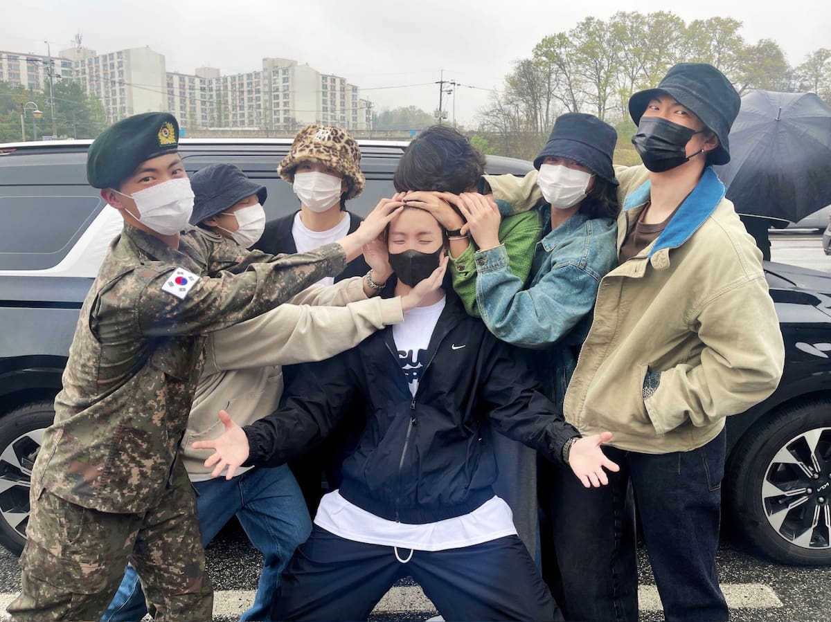 BTS cuando J-Hope cortó su cabello para el servicio militar