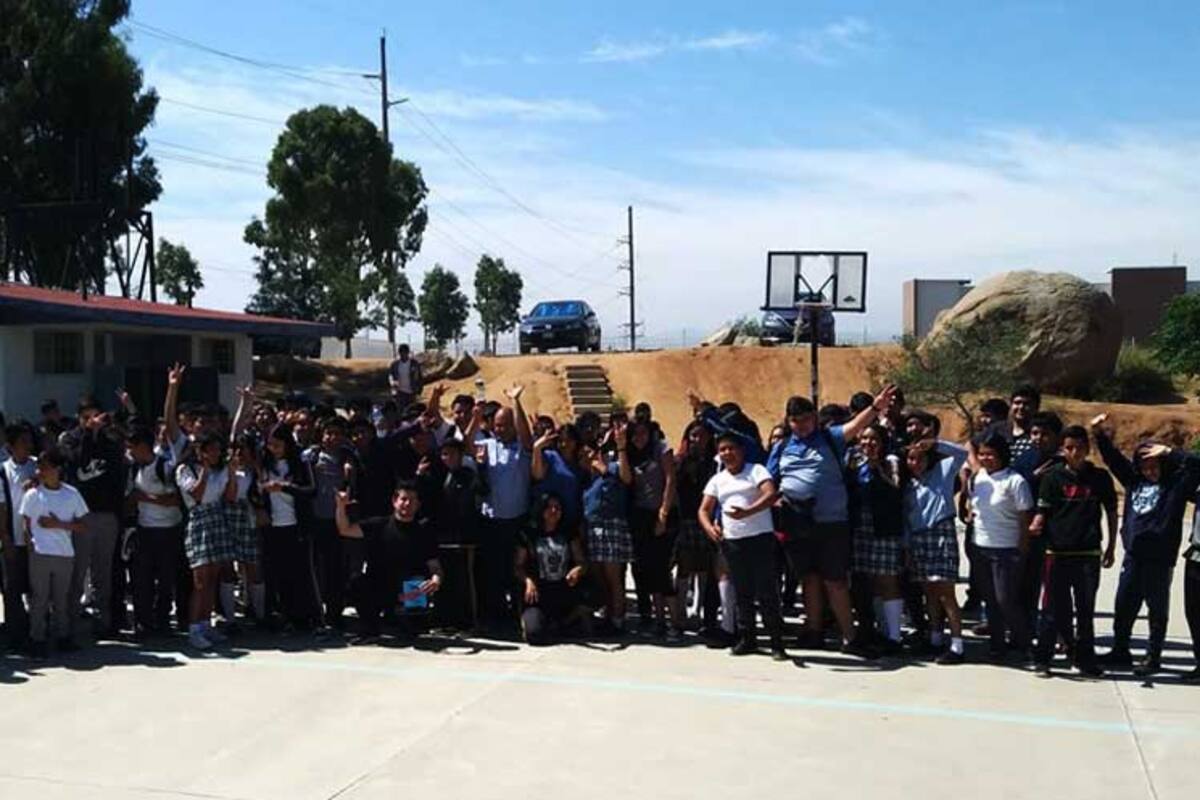 ICBC Tecate presenta lecturas en atril en Telesecundaria 36