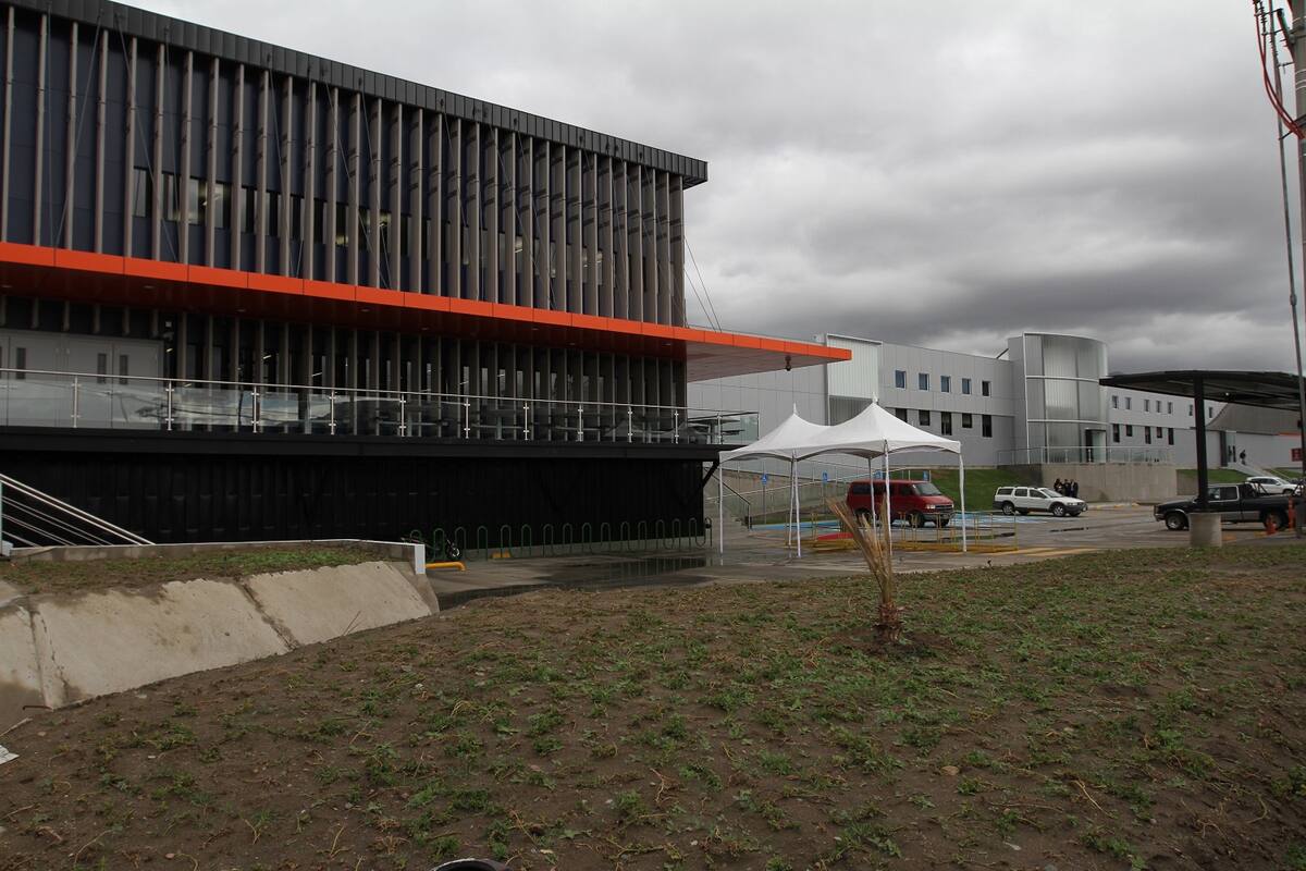 Se queda BC sin naves industriales