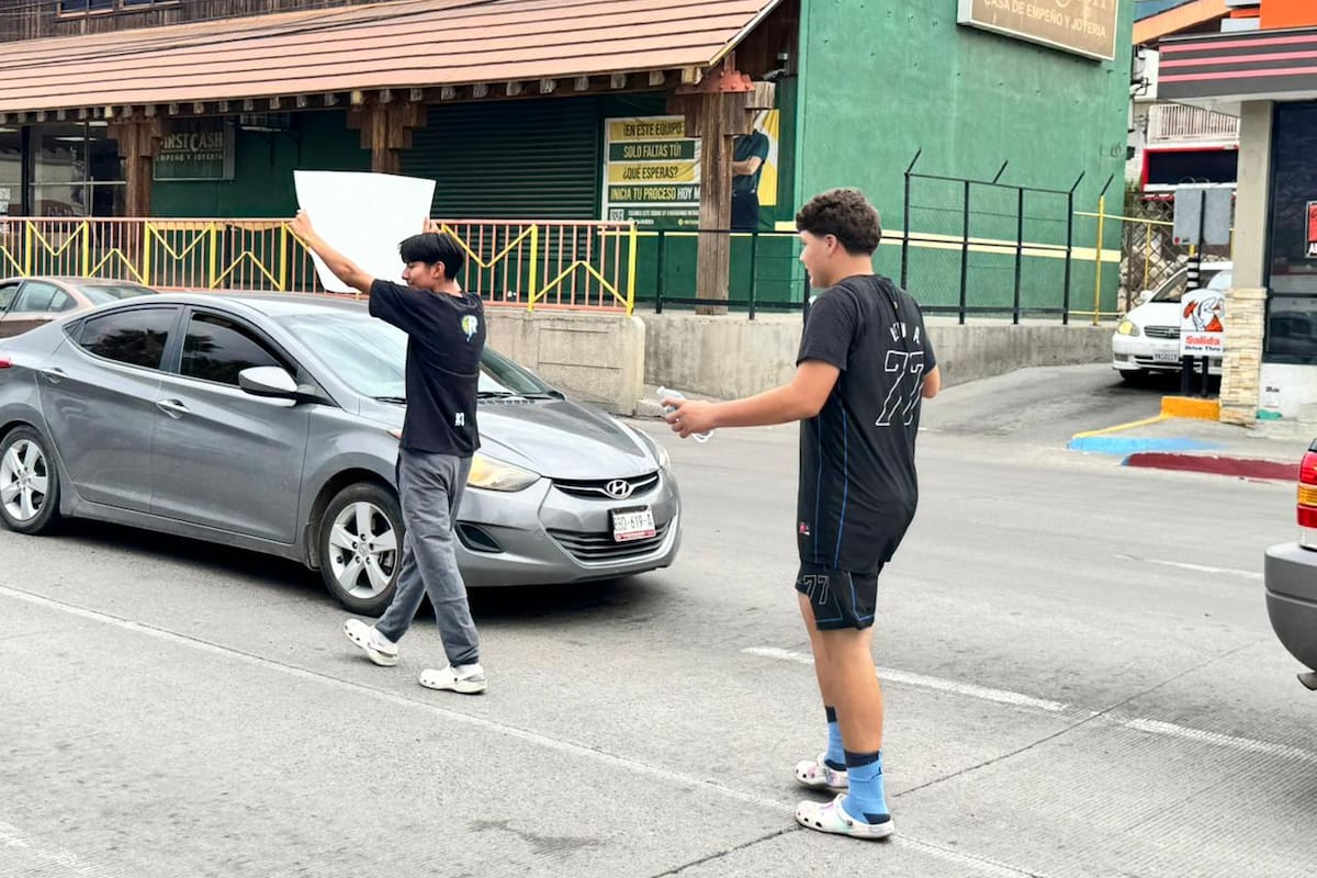 Club Rayos Tecate recauda fondos vendiendo aguas