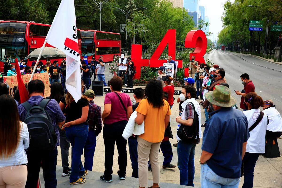 Padres de los 43 de Ayotzinapa anuncian búsqueda entre el 19 y el 23 de mayo