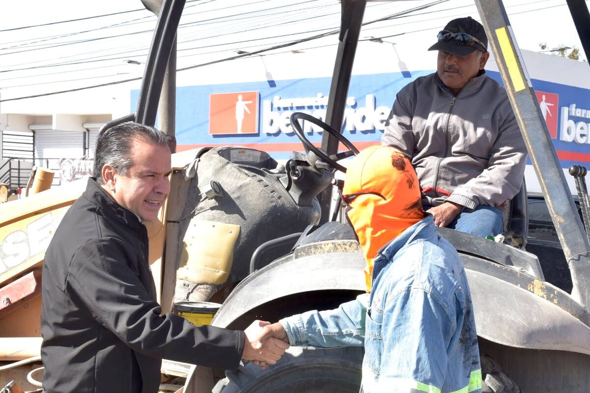 Supervisa Astiazarán avances en crucero de concreto de la colonia Perisur