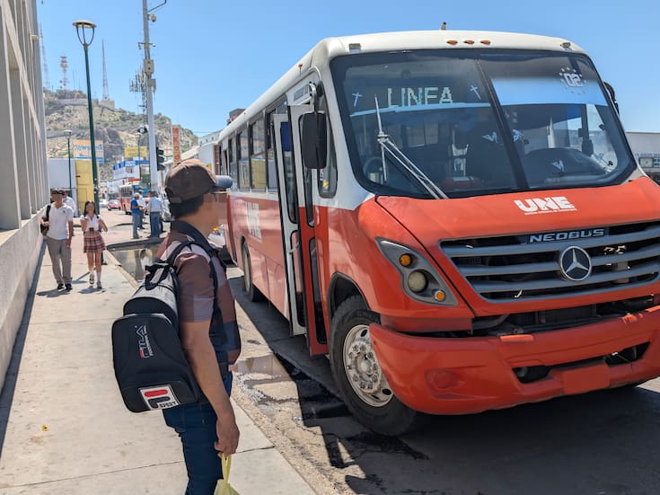 Arrestan a un hombre por presunto acoso a una joven en un camión en Hermosillo