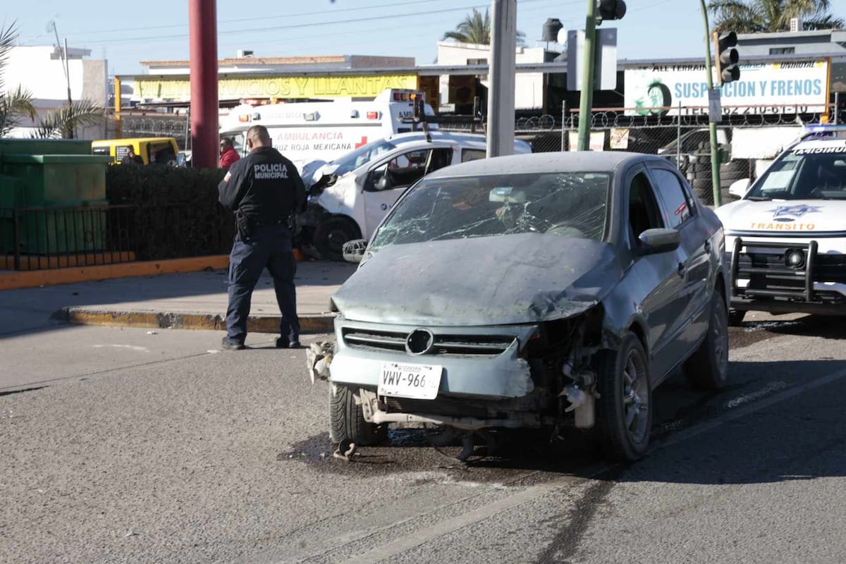 Choque aparatoso en Hermosillo: hay 3 personas lesionadas