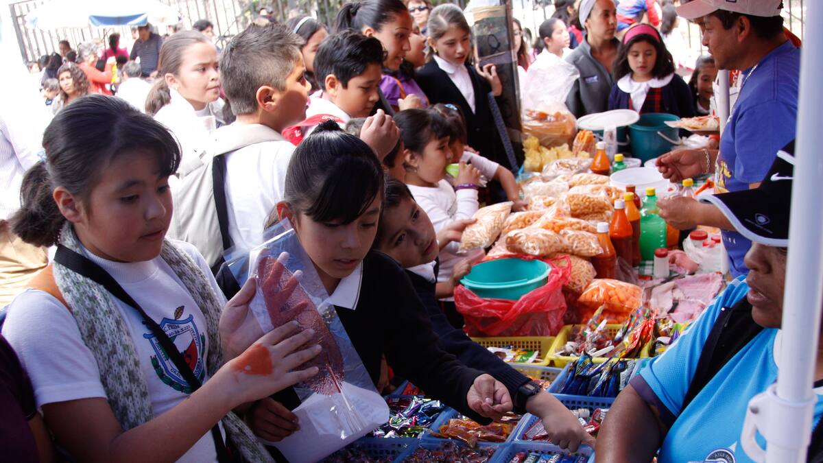 SEP refuerza acciones legales para eliminar comida chatarra en escuelas ante alta prevalencia de obesidad infantil