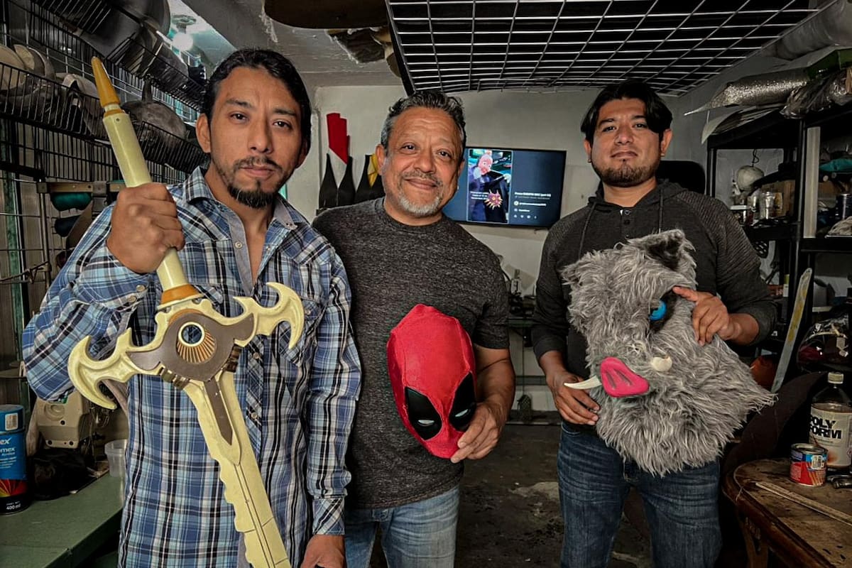 Familia de Tijuana crea réplicas de videojuegos y anime