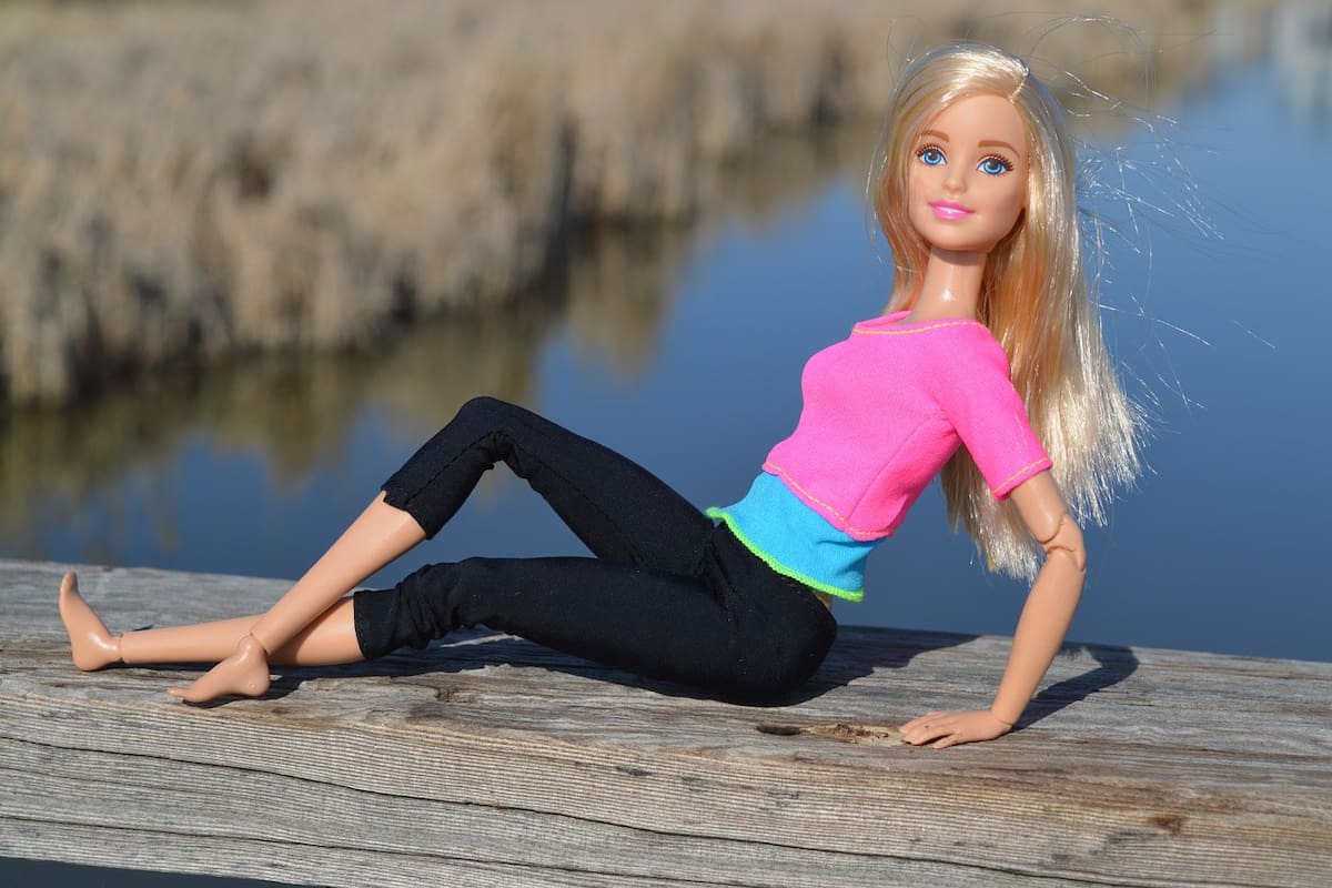 Barbie y sus pies: un reflejo de empoderamiento y evolución social