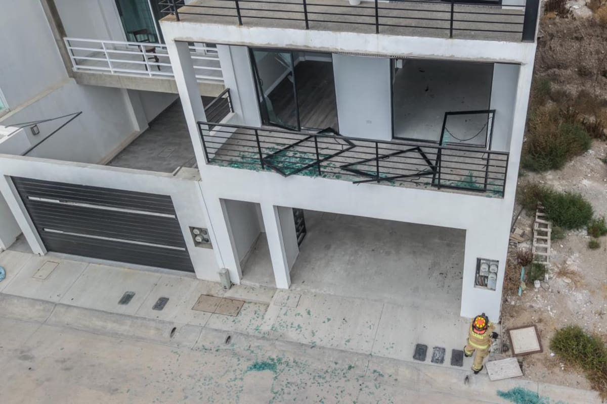 Explosión en casa de Real del Mediterráneo deja dos personas gravemente lesionadas en Tijuana