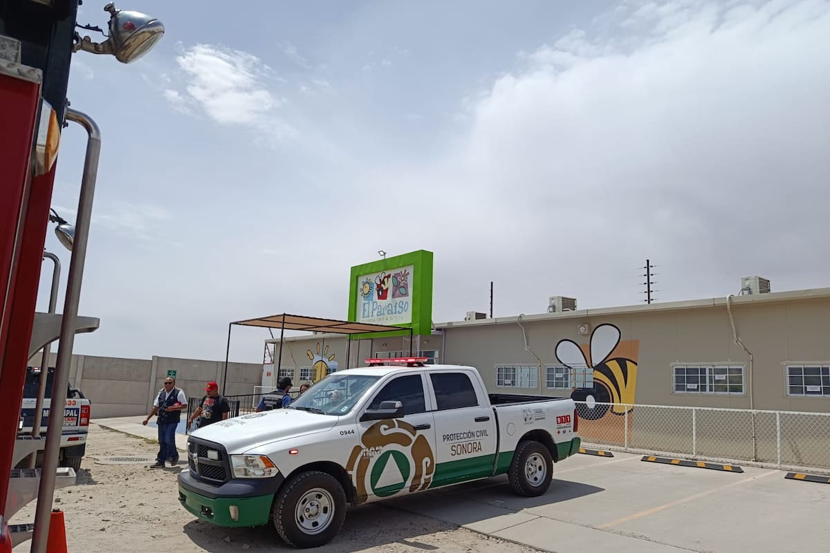 Incendio de maleza obliga a evacuar a 140 niños y 46 adultos de guardería en Hermosillo