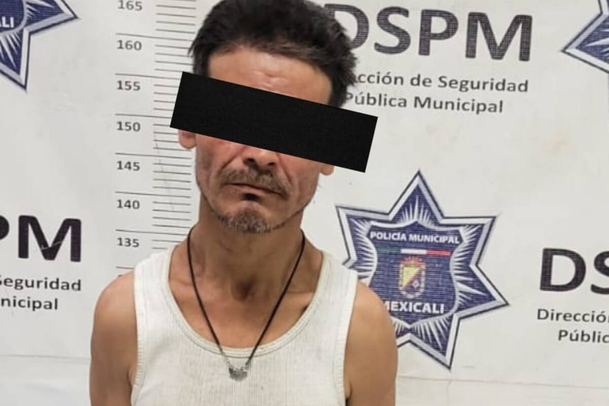 Detienen a hombre por asalto con machete en Oxxo
