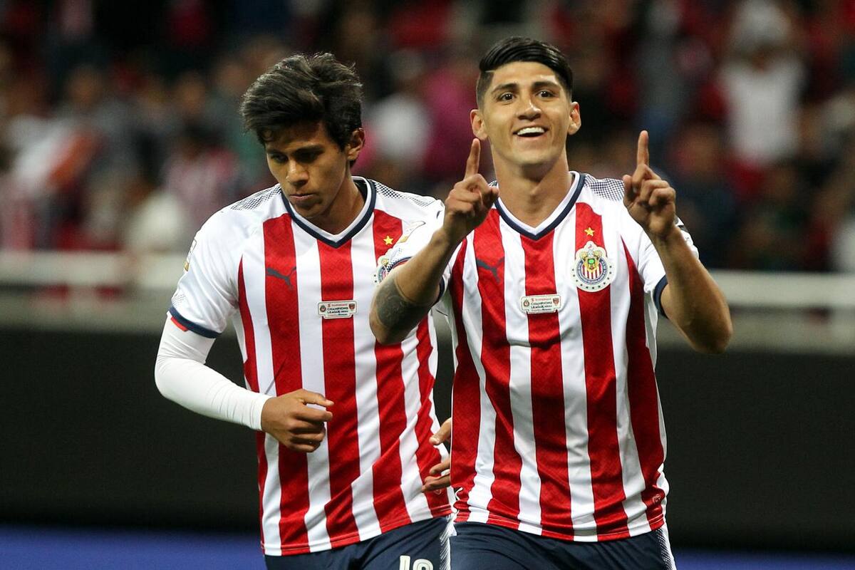 Alan Pulido lanza indirecta a Chivas por su mal rendimiento