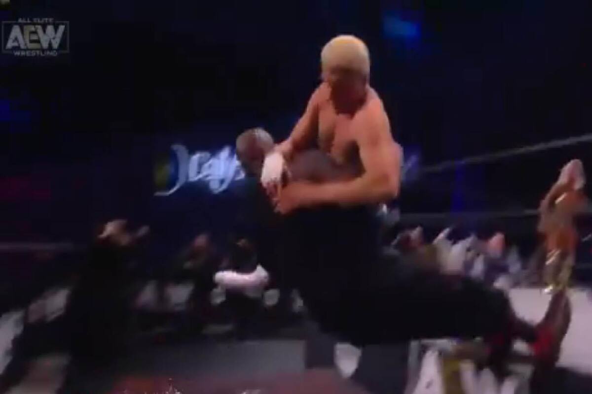 VIDEO: Shaquille O’Neal debuta como luchador pero acaba en hospital tras fuerte caída
