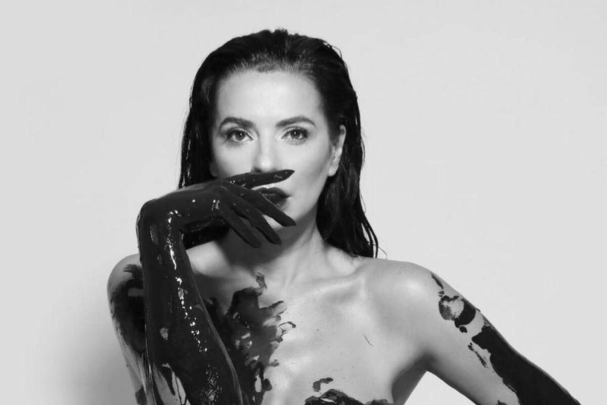 Cecilia Galliano muestra orgullosa imperfecciones en glúteos y muslos