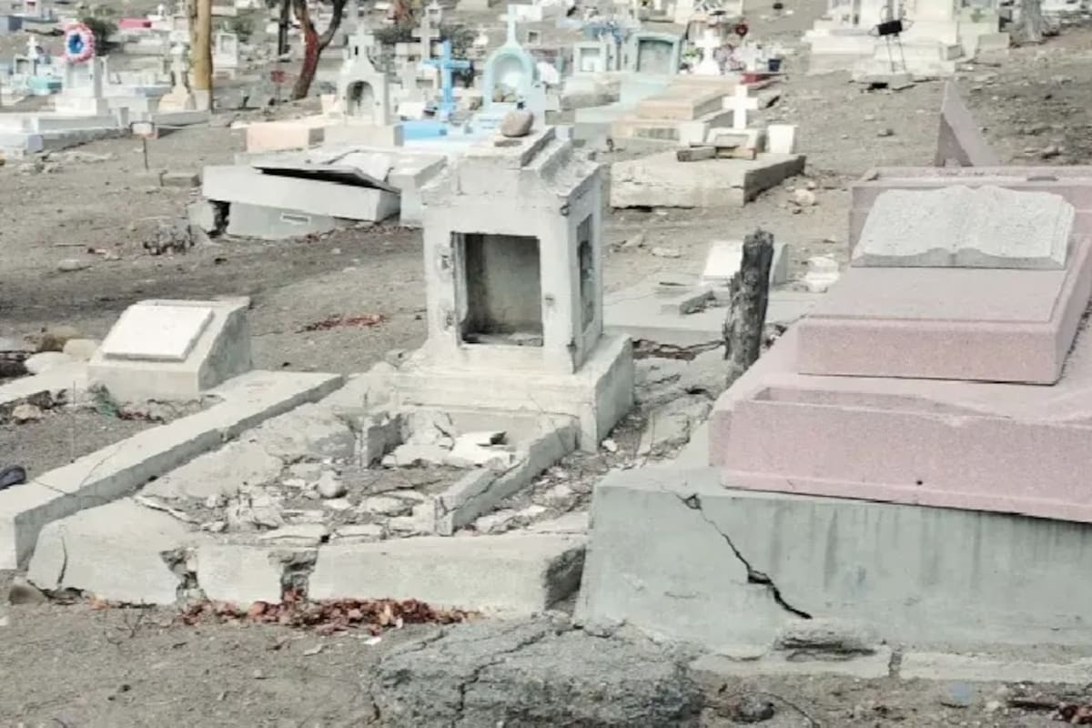Están `a tope` panteones municipales en Tijuana