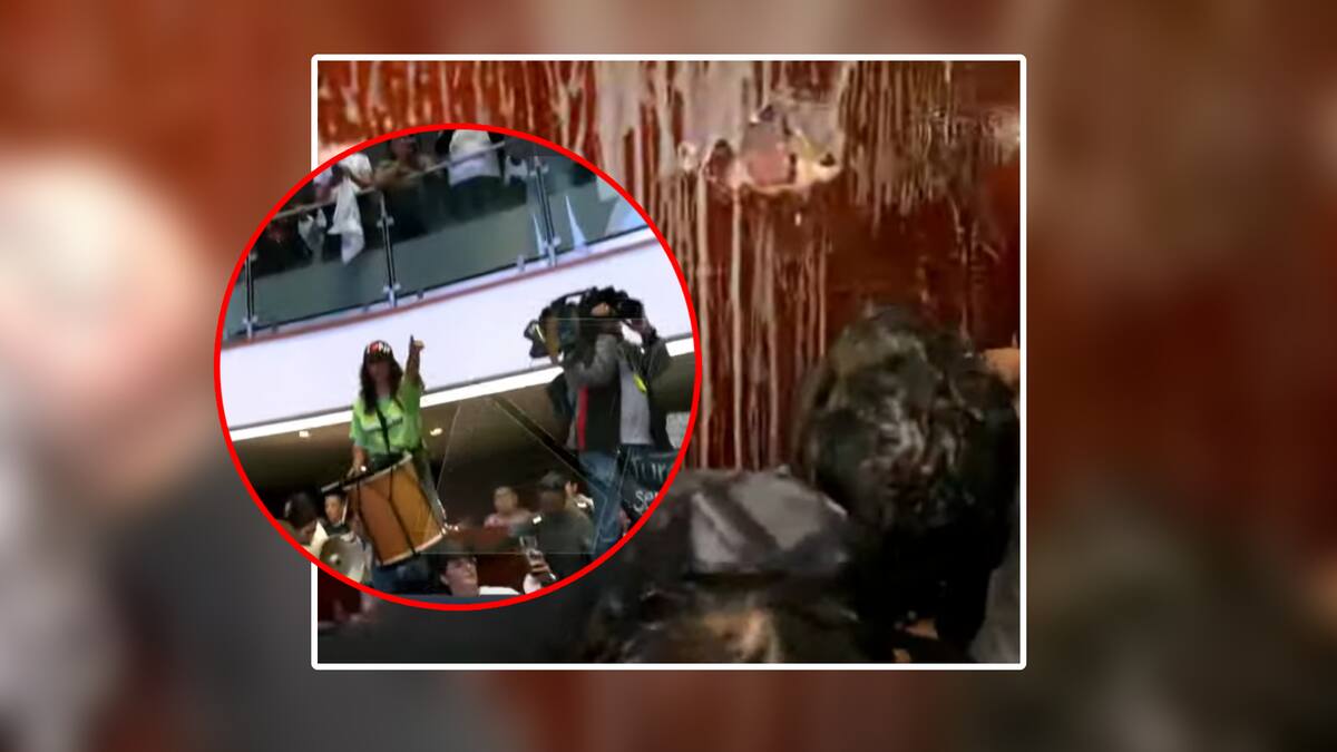 Manifestantes abren boquete en Senado, irrumpen y solo senadores de oposición se quedan; debatían Reforma al Poder Judicial. | Captura N+